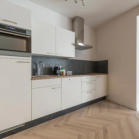 Spacious Leon With Garden Apartmán